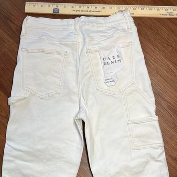 DAZE Denim Sundaze Raw Hem High-Rise Straight Crop Jeans Swan White 27 NWOT - Picture 10 of 13